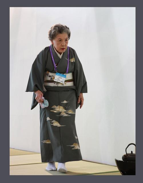如何评价日本肥肉老太的表演风格?